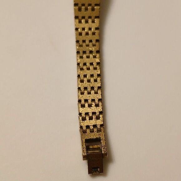 Vtg 80's Timex Q K Cell Women Gold Tone Stainless Steel Watch 5 1/4" Wrist READ - Picture 12 of 16